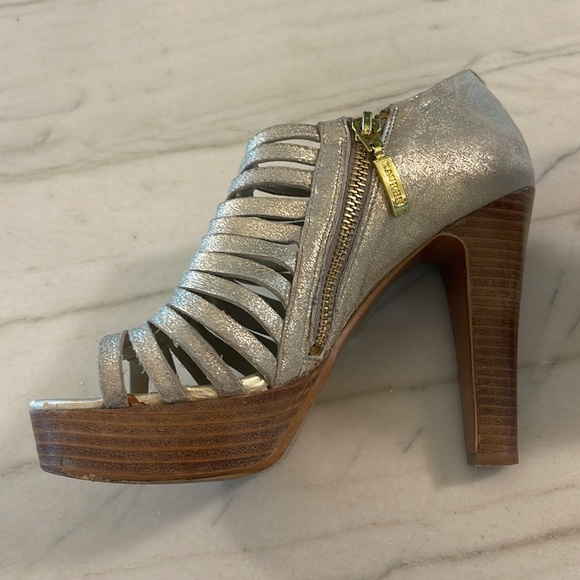 Lauren by Ralph Lauren gold heels - Picture 5 of 9